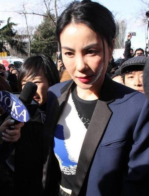 王菲近照皮肤松弛无比显老大谈谢霆锋爱上自己的原因