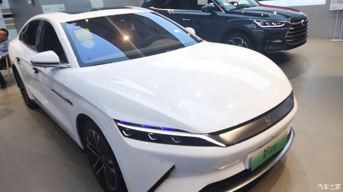 比亚迪汉ev白色