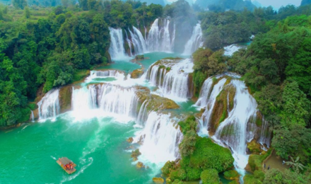 北海出发德天跨国瀑布景区古龙山大峡谷2日游赏跨国瀑布峡谷激情漂流