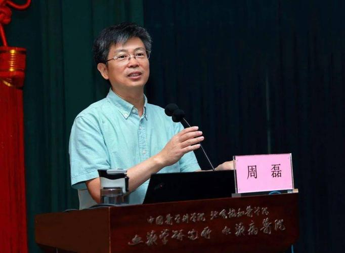 学者型专家,中国医院协会疾病与健康管理专业委员会常委,清华大学医疗