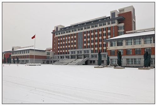 晋中学院新校区迎来第一次降雪