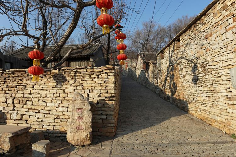 西井峪村分上庄,下庄和后寺三个居住点,住着近200户村民.