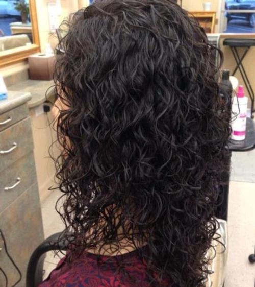 有这三个特点女性非常适合中小卷发的全头烫,他们越烫,就越洋气