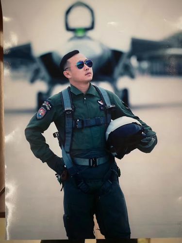 空军某基地正师职副参谋长大校张昊