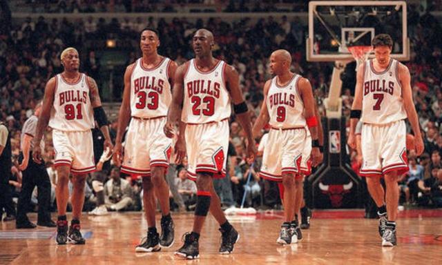 从进入联盟开始就在公牛队效力,他带领着公牛获得了六次总决赛的冠军