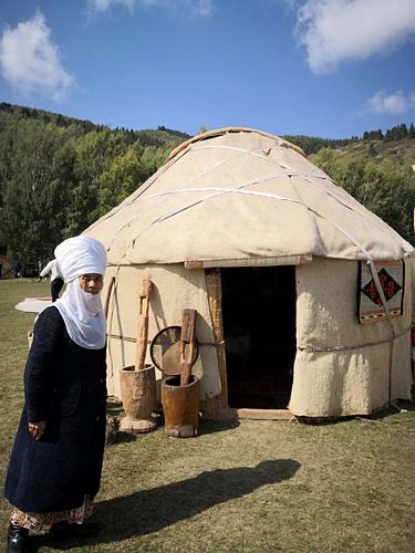 中亚丝路纪行～柯尔克孜族的传统服饰