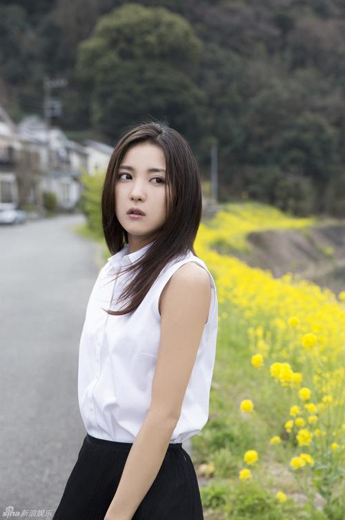 组图:石川恋玩转小清新 湿身诱惑尽显妩媚