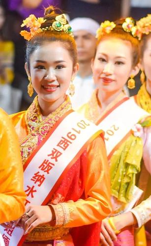 回顾2019西双版纳水灯小姐美照!可谓清水出芙蓉,天然去雕饰!