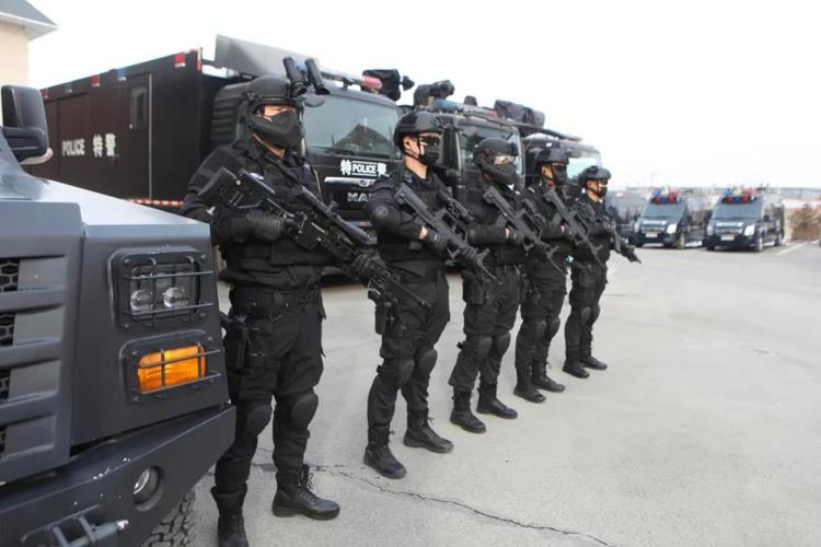 庆祝中国人民警察节特警支队开展警用装备展示活动