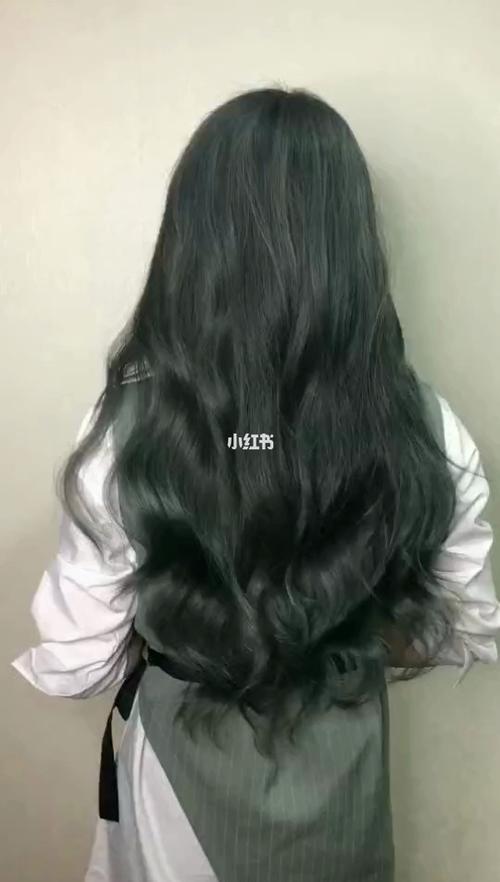 烫发造型     朋友圈文案_朋友圈文案_时尚_发型