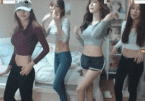 搞笑gif图片:4个已经完全疯掉的妹纸