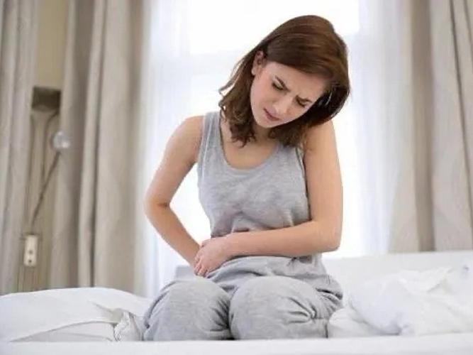 女性排尿后出现是阴蒂疼痛的情况,这可能是患有泌尿系