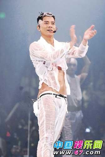 "郭富城舞林正传2007"演唱会前晚(11月16日)在红馆首演,除了以机关