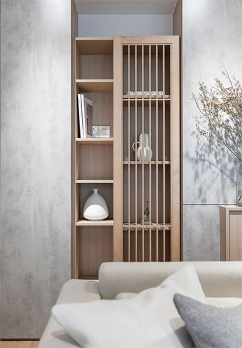 定制的格栅柜门也是设计细节上的体现.