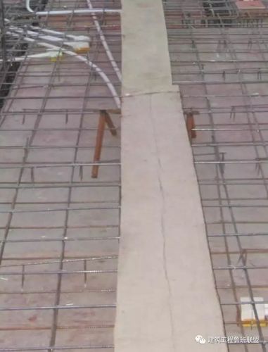 平板钢筋弹线 成品马镫 专用马道 2 模板工程 1)采用优质模板,顶板及