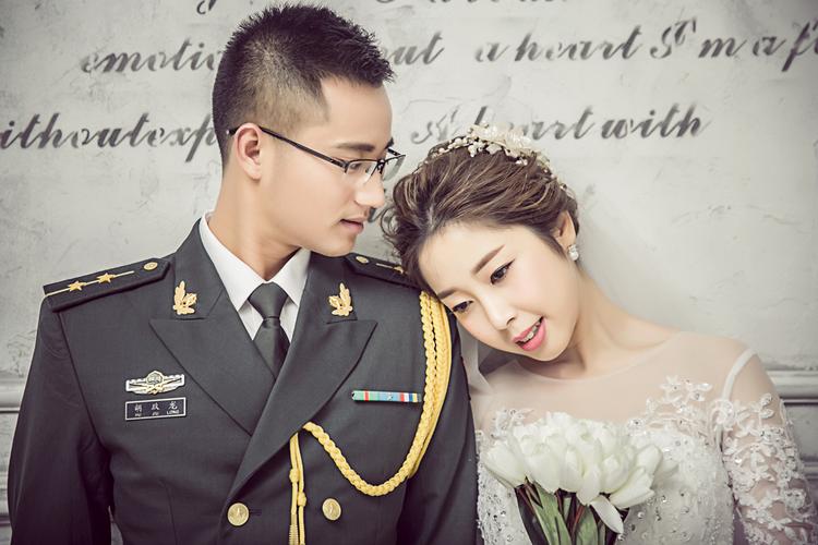你看过最美的军人婚纱照是怎样的?