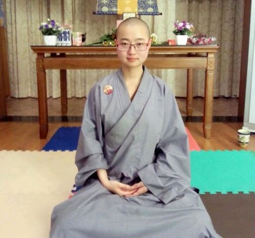 原创80后女大学生剃发出家,在4千米高原上修行,初中老师数夜难眠