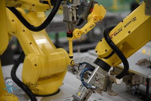 工业机器人目前主要用来搬运码垛,将来将应运到更多领域——发那科