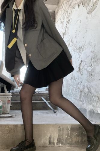 杨清柠高调晒出jk写真,真实身高引网友质疑:到底有160?