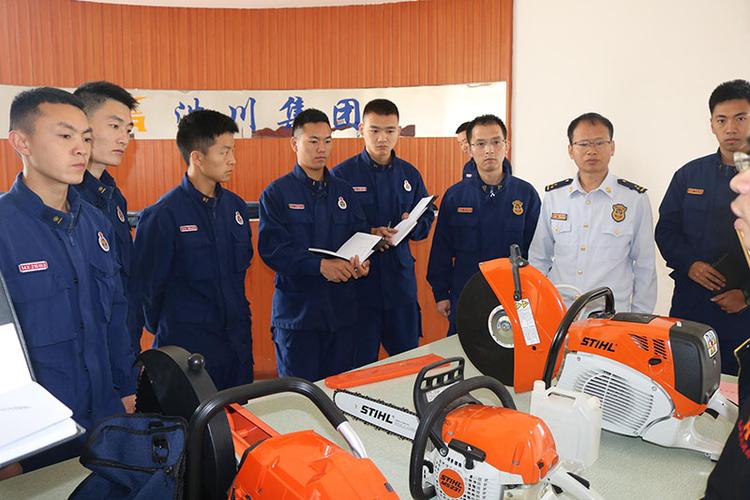 副部长徐斌,装备处处长张锐等在九江市消防救援支队支队长马剑明等