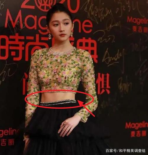 关晓彤穿露脐装走红毯,身材高挑肚皮上无赘肉,鹿晗绝对是捡到宝