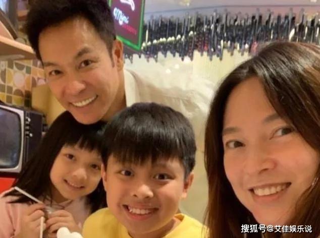 他娶了西游记中的红孩儿做妻子,又因"傻子"成影帝,今怎么样了