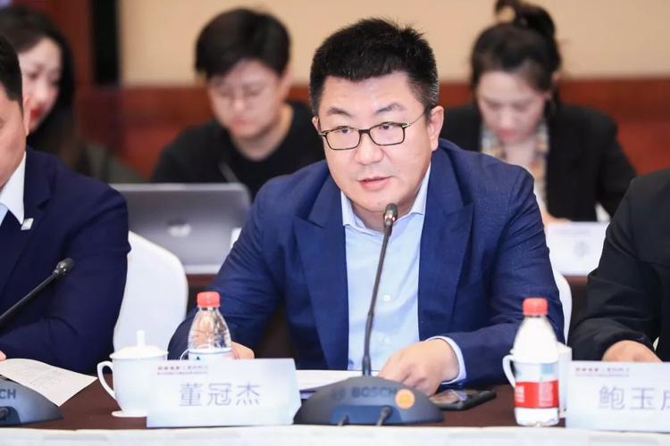 奇树有鱼创始人,ceo 董冠杰表示,《毛驴上树》能够成为一部社会效益与