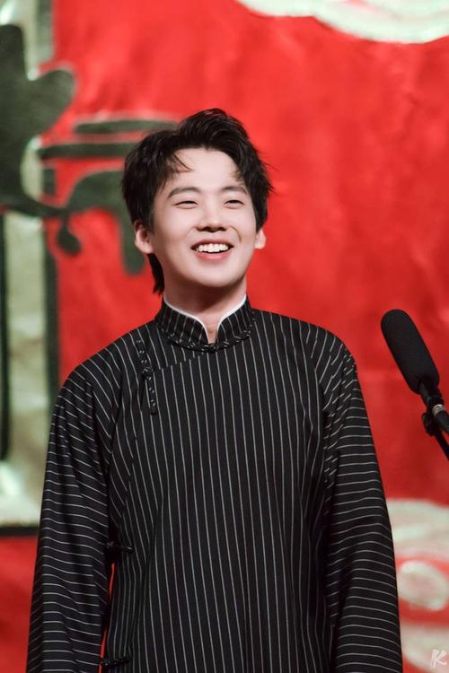 相二代郭麒麟西装也能穿出呆萌感不愧是宝藏男孩