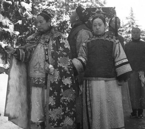 晚清出色美人是慈禧贴身丫鬟黑白照也遮不住她的美不信您看看