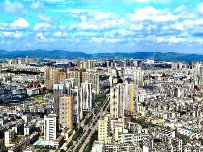 曲靖市是云南第二大城市,离省城昆明仅100多公里,近三十年有了突飞