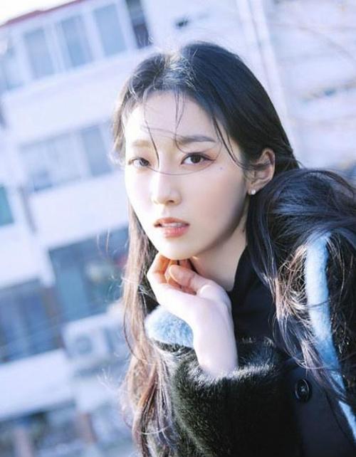 "韩国小姐"冠军金秀敏最新写真曝光 造型百变尽展清纯之美