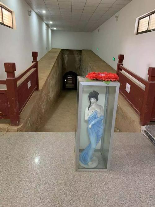 昭陵,是唐太宗李世民与皇后长孙氏的合葬陵墓,位于九旧山上.