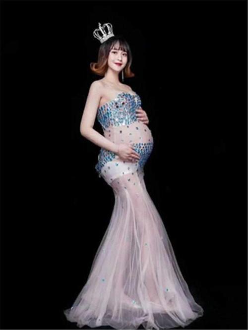 原创19岁年轻辣妈挺着大肚子拍孕妇照,效果仙气十足,美丽堪比女明星