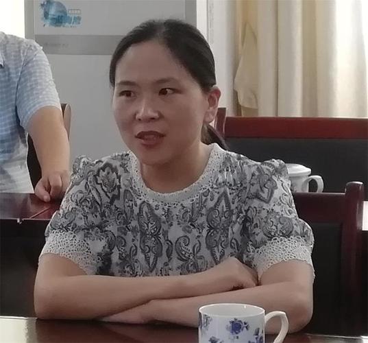 罗伟伟副区长等一行莅临城南中学校进行慰问