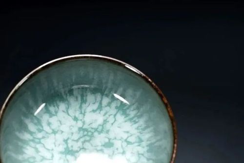 哥窑为胎,烧云作画,这样的龙泉青瓷,太稀奇了!