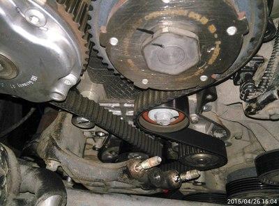 整体来一张,清晰的看到正时皮带跑出来了