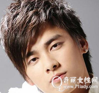 头宽的男生发型图片偏短利落短碎发造型显得稳重大气