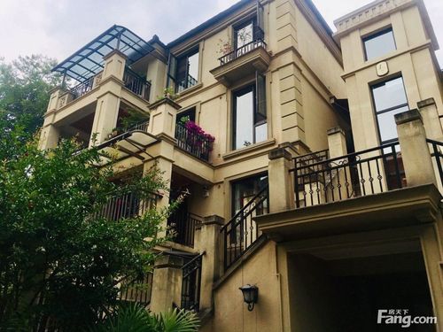 轻轨9号线旁复地花屿城上叠带露台30平米朝南2 1,重庆