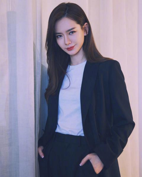 戚薇真是一个让人又爱又恨的女人霸气侧漏