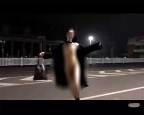 广西南宁女大学生裸奔 自发不雅视频曝光