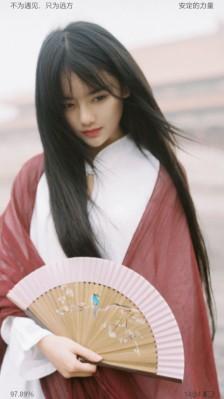 2012年春节前夕,南笙凭借在豆瓣网上她自己的一系列复古照片在网络上