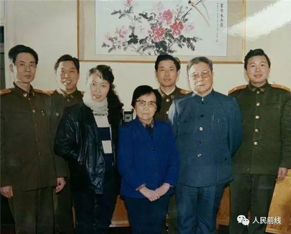 还有一次,我们接到首长徐秘书的电话,说向司令员和夫人张玲阿姨要请