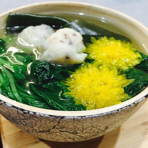 jj的美食幻想做的鱼丸菠菜汤