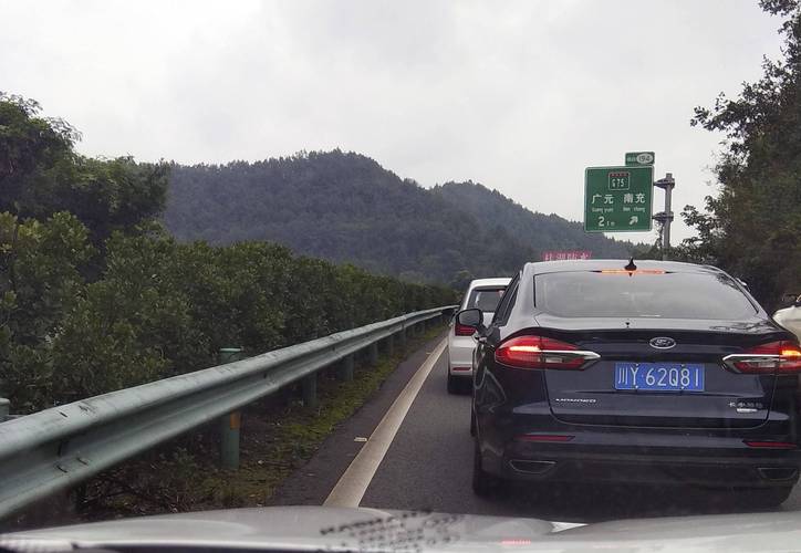 国庆高速公路堵车由于高速堵车加上路途遥远,我下午三点才到达阆中