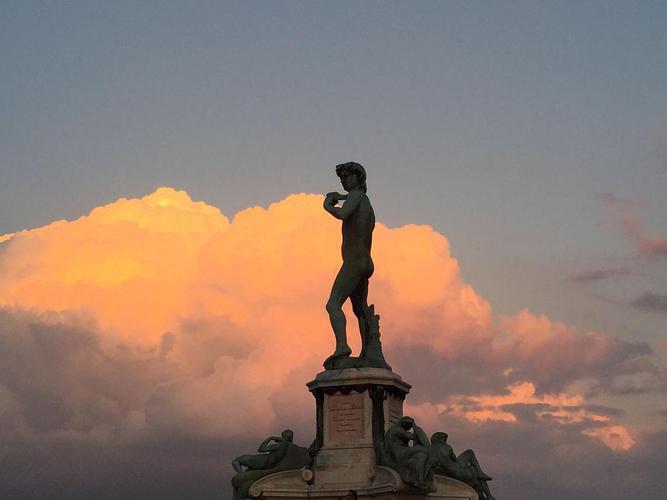 米开朗基罗广场  大卫高高矗立在落日余晖之中