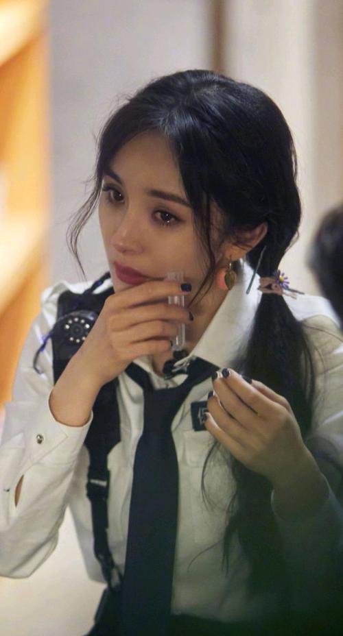 杨幂美图:温柔如水,甜蜜可人