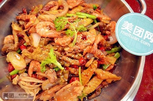 香辣凤爪鱿鱼虾(中)