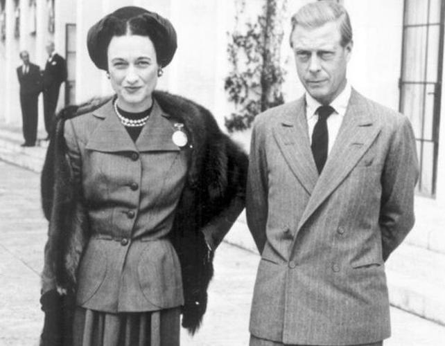 英国爱德华八世为娶3婚女放弃继承王位换来的却是妻子的不满