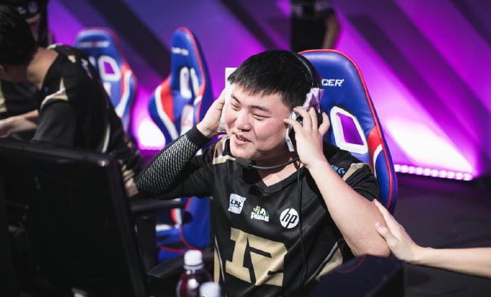 lol英雄联盟lpl联赛唯一1500杀与2千助攻选手uzi