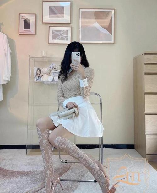 优雅千金凤半桶蕾丝感的丝袜真的仙掉舌头